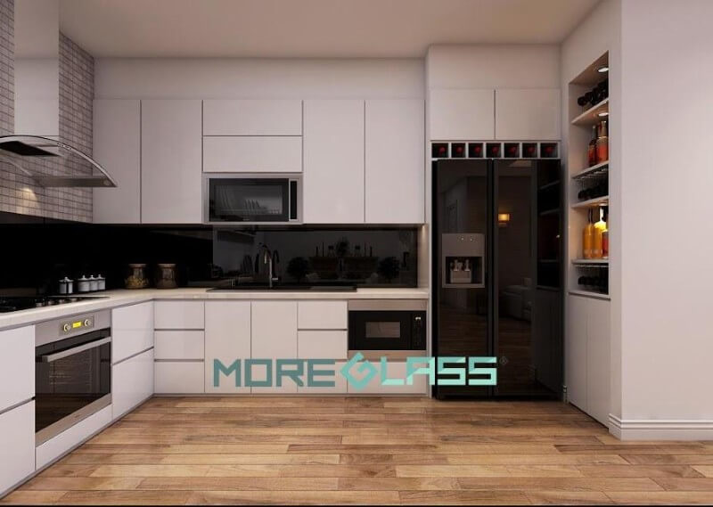 Trang trí mẫu kính ốp bếp màu đen cổ điển, cao cấp cho nhà bếp chung cư, nhà ở, biệt thự. Thiết kế nhà bếp tiện nghi sang trọng